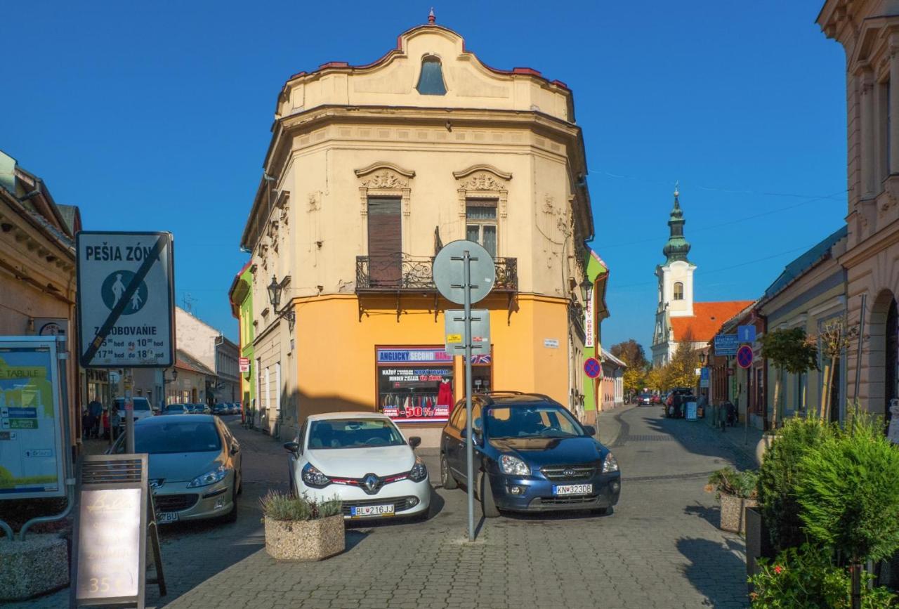 Apartman Rea Комарно Екстер'єр фото